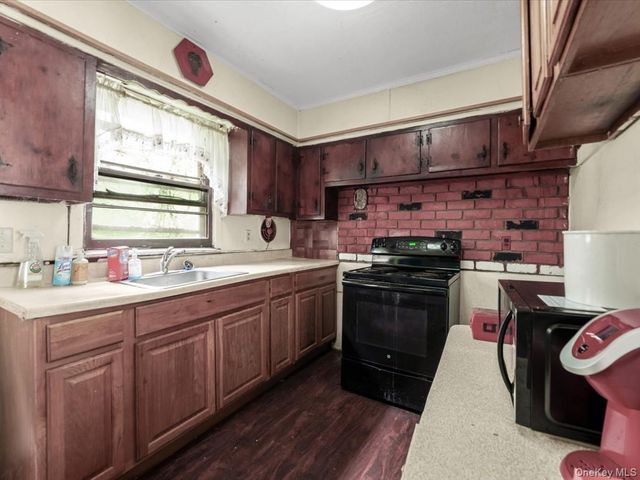 130 Lemon Street, Central Islip, NY 11722
