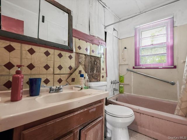 130 Lemon Street, Central Islip, NY 11722