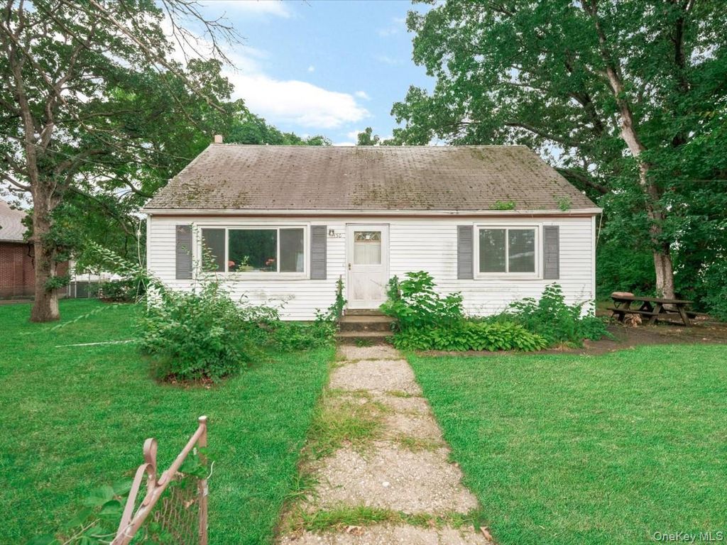130 Lemon Street, Central Islip, NY 11722
