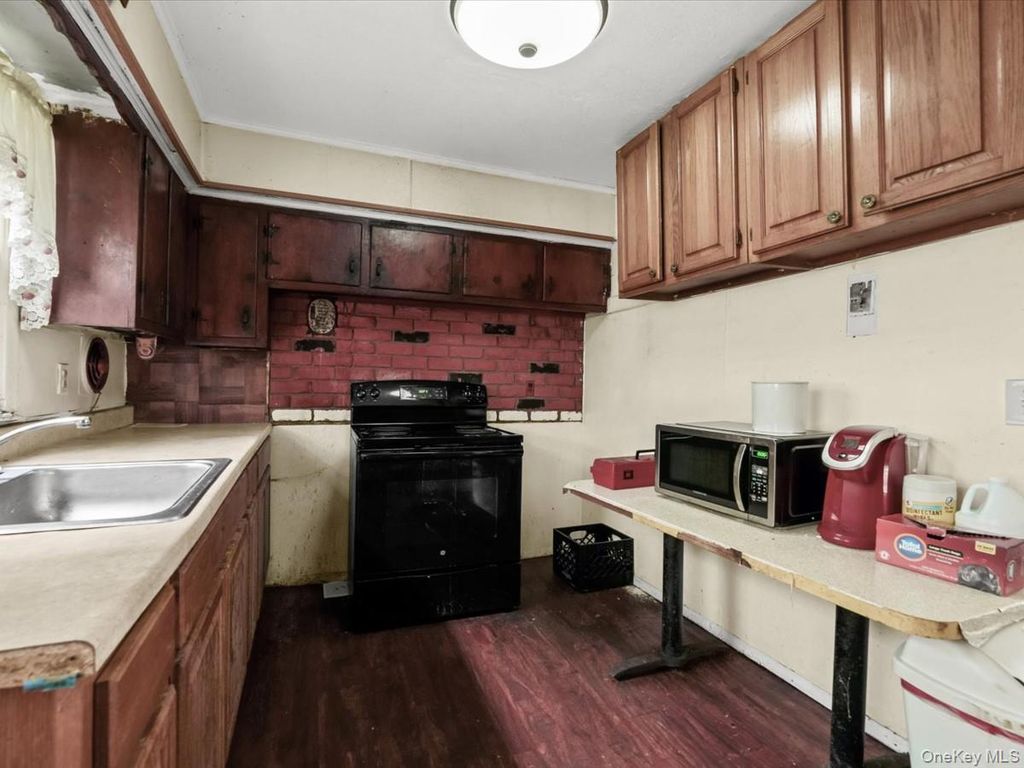130 Lemon Street, Central Islip, NY 11722 — photo 5