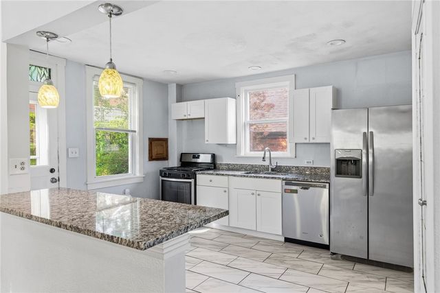 27 W Bellecrest Ave, Brentwood, PA 15227