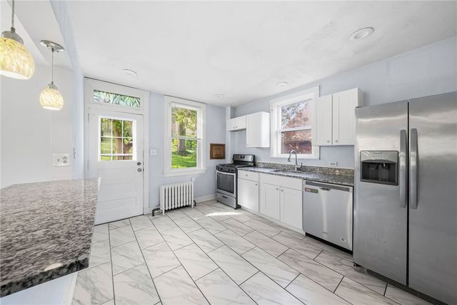 27 W Bellecrest Ave, Brentwood, PA 15227