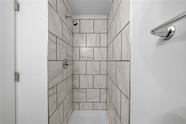 27 W Bellecrest Ave, Brentwood, PA 15227