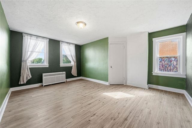 27 W Bellecrest Ave, Brentwood, PA 15227