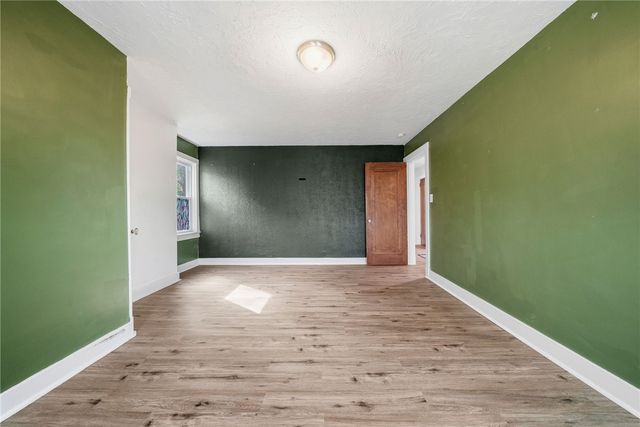 27 W Bellecrest Ave, Brentwood, PA 15227