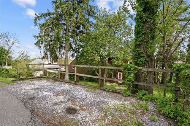 27 W Bellecrest Ave, Brentwood, PA 15227