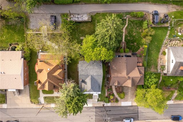 27 W Bellecrest Ave, Brentwood, PA 15227