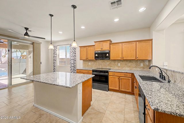 8231 S 70TH Drive, Laveen, AZ 85339