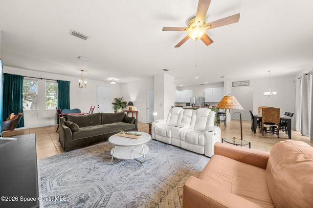 818 Boeing Street NE, Palm Bay, FL 32907