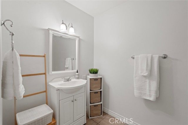 1349 Shadow H, Fullerton, CA 92831