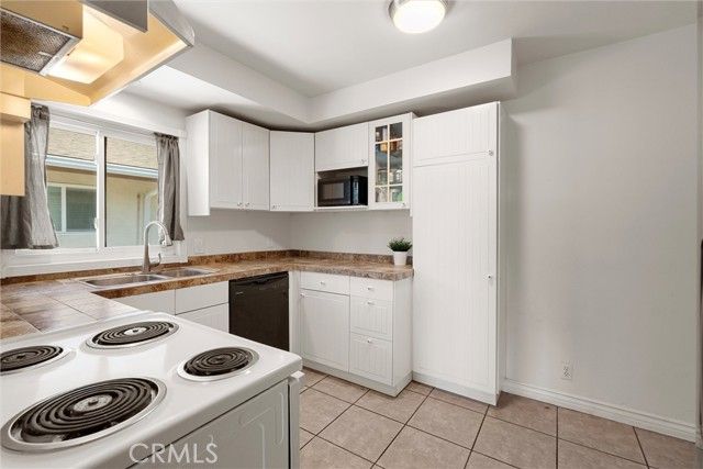 1349 Shadow H, Fullerton, CA 92831