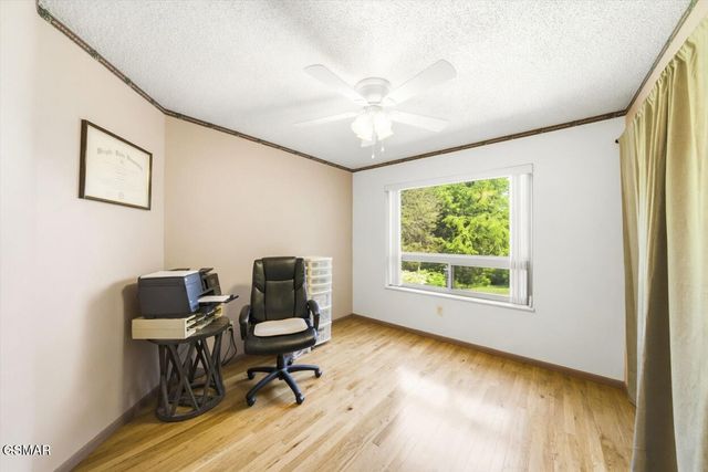 997 Lake Ridge Drive, Dandridge, TN 37725