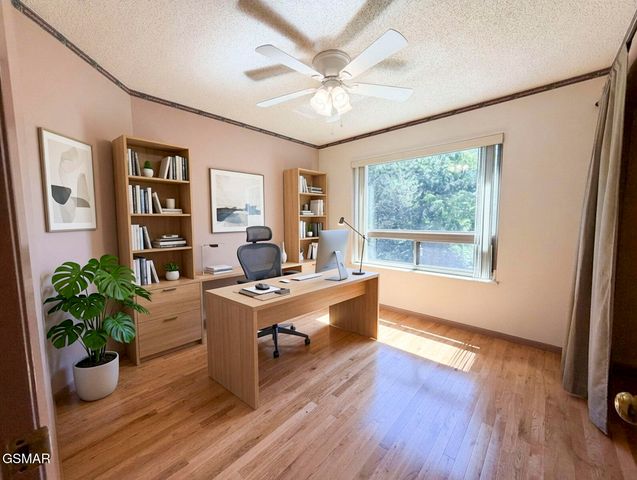997 Lake Ridge Drive, Dandridge, TN 37725