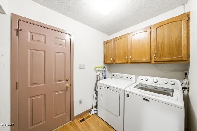 997 Lake Ridge Drive, Dandridge, TN 37725