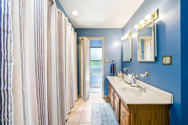 997 Lake Ridge Drive, Dandridge, TN 37725