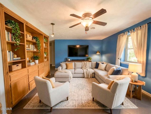 997 Lake Ridge Drive, Dandridge, TN 37725