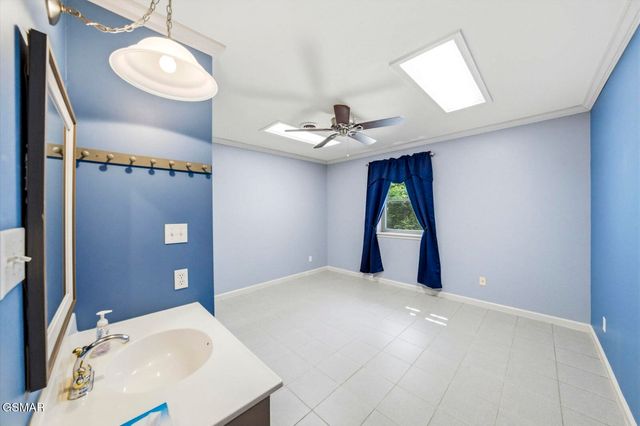 997 Lake Ridge Drive, Dandridge, TN 37725