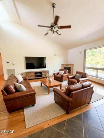 997 Lake Ridge Drive, Dandridge, TN 37725
