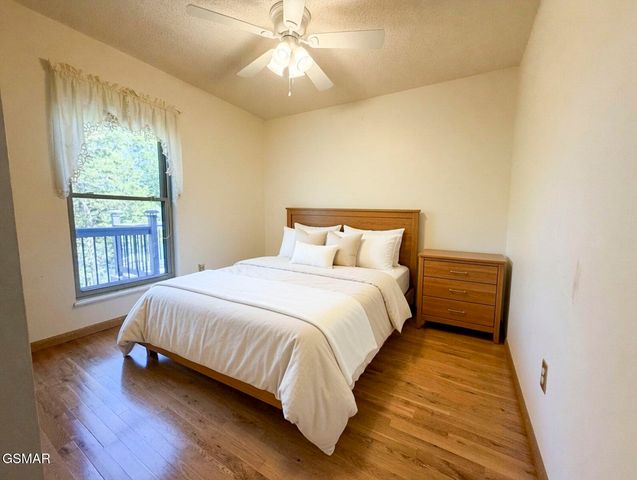 997 Lake Ridge Drive, Dandridge, TN 37725