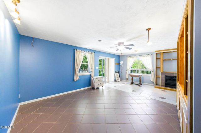 997 Lake Ridge Drive, Dandridge, TN 37725