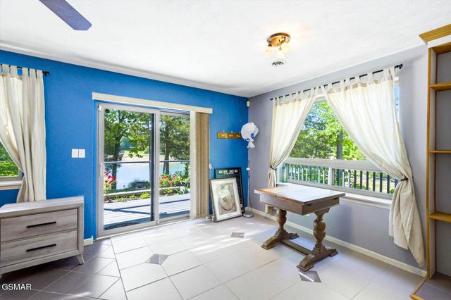 997 Lake Ridge Drive, Dandridge, TN 37725