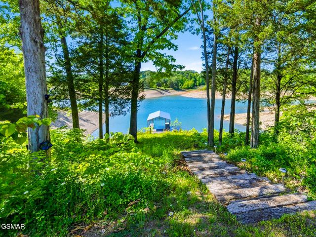 997 Lake Ridge Drive, Dandridge, TN 37725