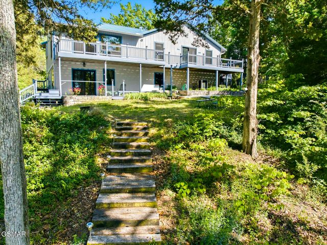 997 Lake Ridge Drive, Dandridge, TN 37725