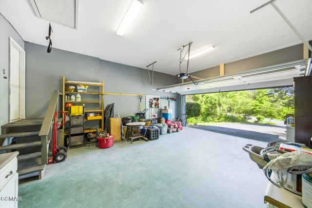 997 Lake Ridge Drive, Dandridge, TN 37725
