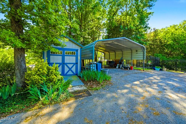 997 Lake Ridge Drive, Dandridge, TN 37725