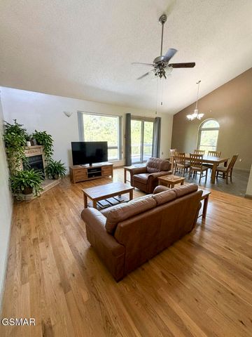 997 Lake Ridge Drive, Dandridge, TN 37725