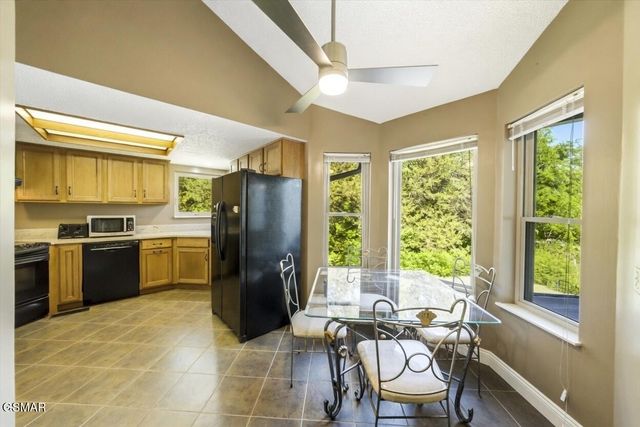 997 Lake Ridge Drive, Dandridge, TN 37725