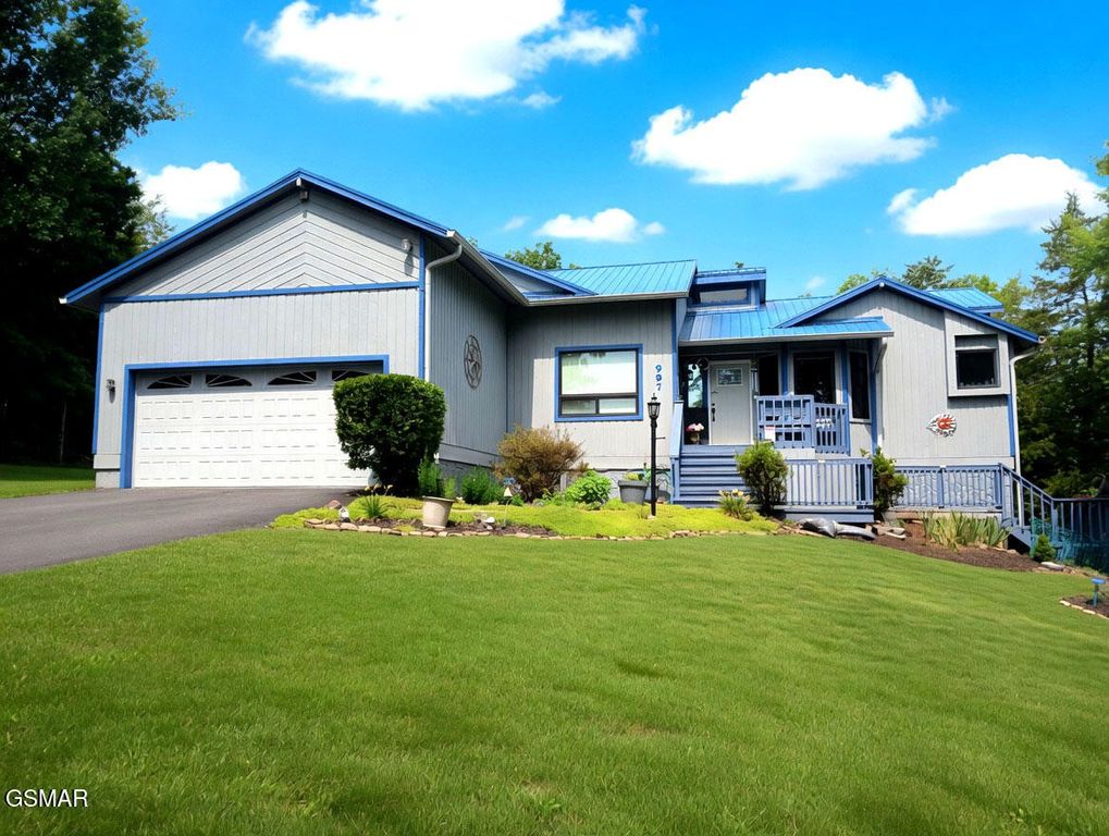 997 Lake Ridge Drive, Dandridge, TN 37725