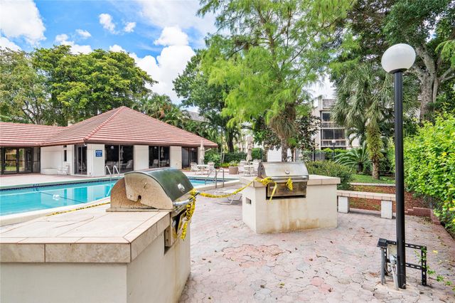 8437 Forest Hills Drive 203, Coral Springs, FL 33065