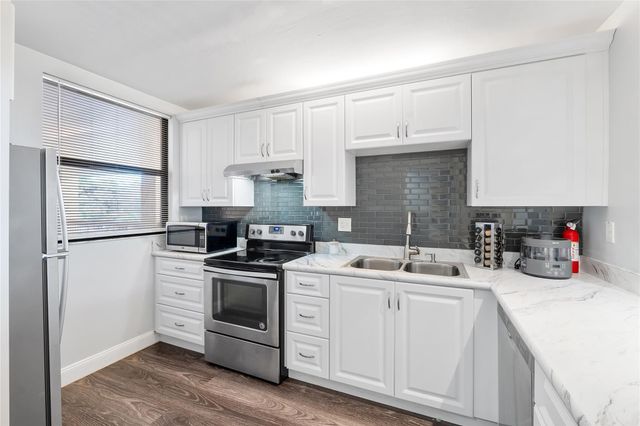 8437 Forest Hills Drive 203, Coral Springs, FL 33065