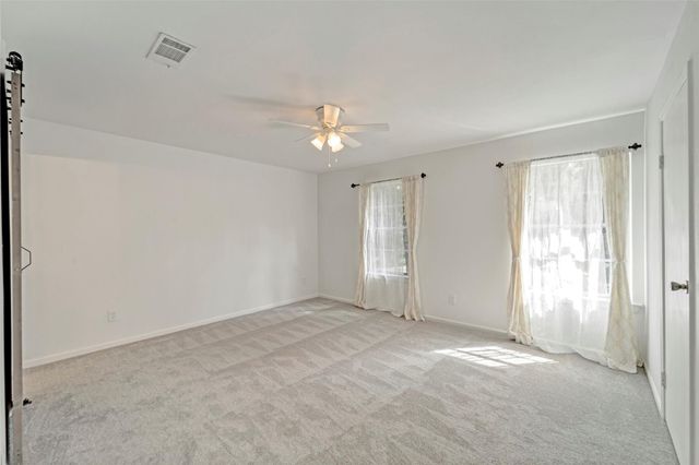 17 E Wandering Oak Drive, The Woodlands, TX 77381