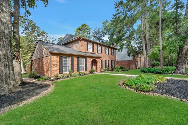 17 E Wandering Oak Drive, The Woodlands, TX 77381
