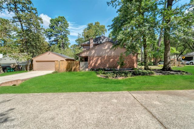 17 E Wandering Oak Drive, The Woodlands, TX 77381
