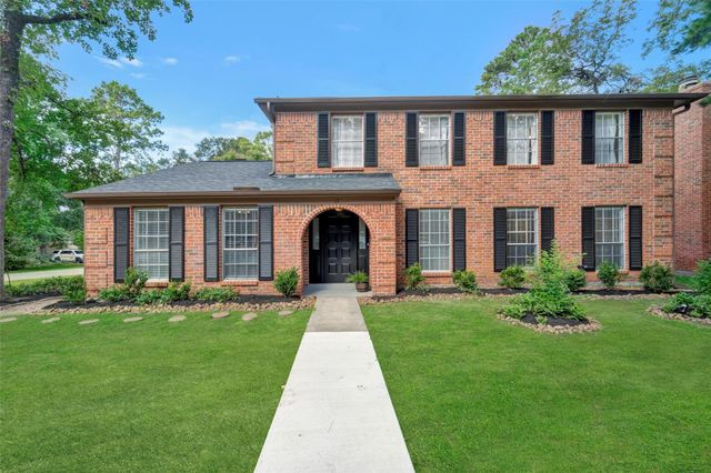 17 E Wandering Oak Drive, The Woodlands, TX 77381