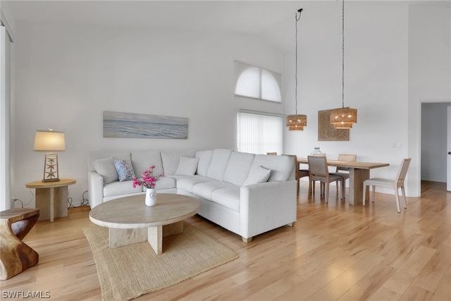 642 Lambton LN NE, Naples, FL 34104