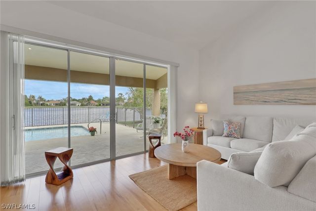 642 Lambton LN NE, Naples, FL 34104