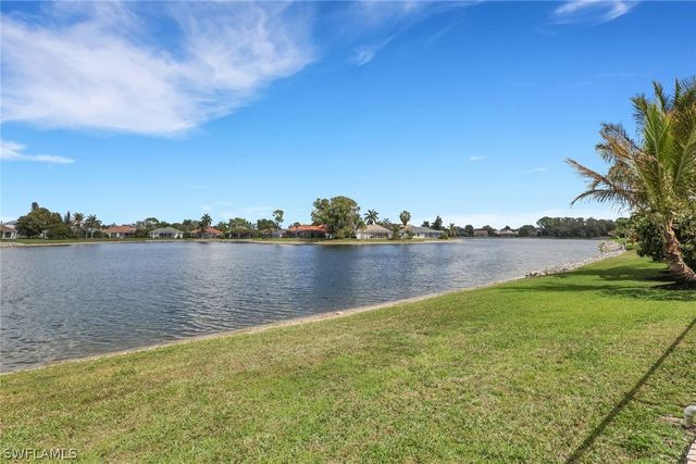 642 Lambton LN NE, Naples, FL 34104