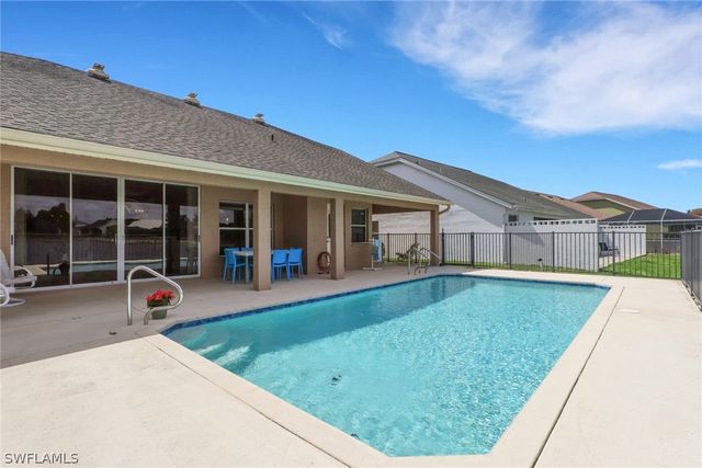 642 Lambton LN NE, Naples, FL 34104