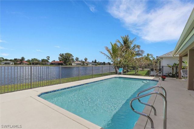 642 Lambton LN NE, Naples, FL 34104