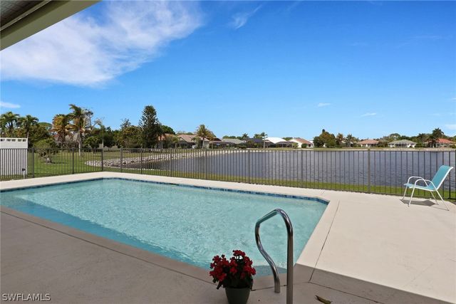 642 Lambton LN NE, Naples, FL 34104