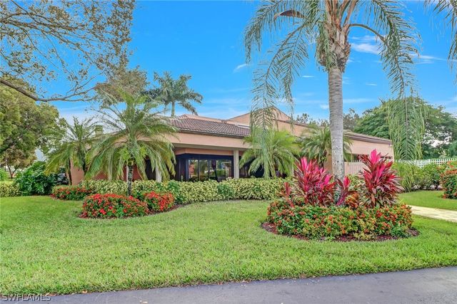 642 Lambton LN NE, Naples, FL 34104