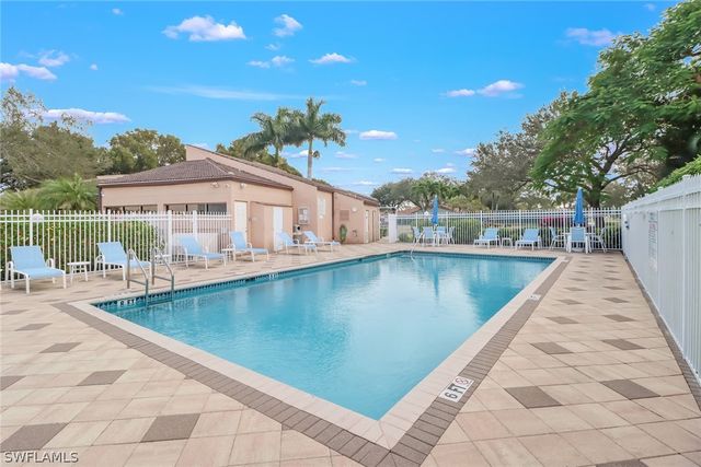 642 Lambton LN NE, Naples, FL 34104