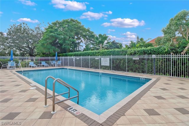 642 Lambton LN NE, Naples, FL 34104