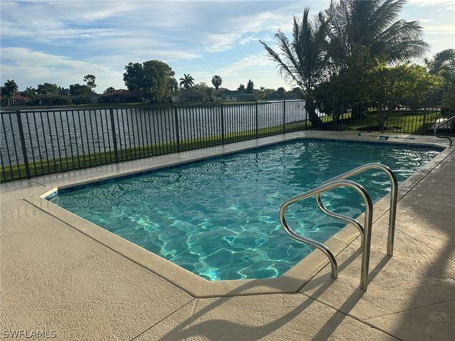 642 Lambton LN NE, Naples, FL 34104