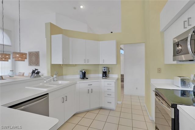 642 Lambton LN NE, Naples, FL 34104