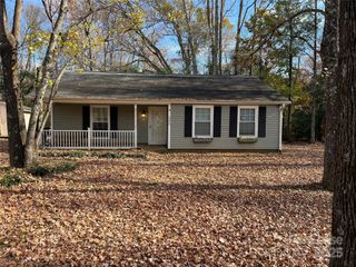 6040 Sunset Chase Lane, Charlotte, NC 28212